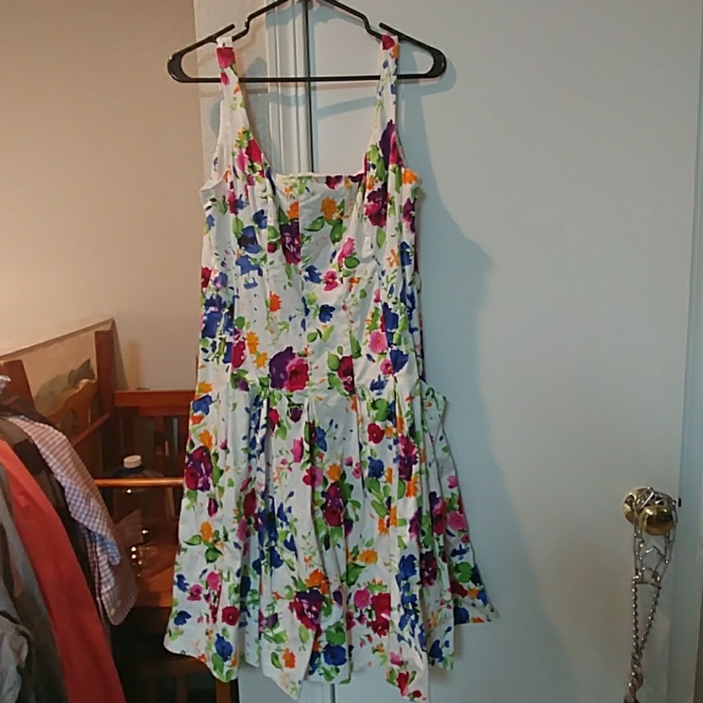 White Floral Pocket Dress